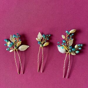 Gold and emerald green Leaf Hair Pins